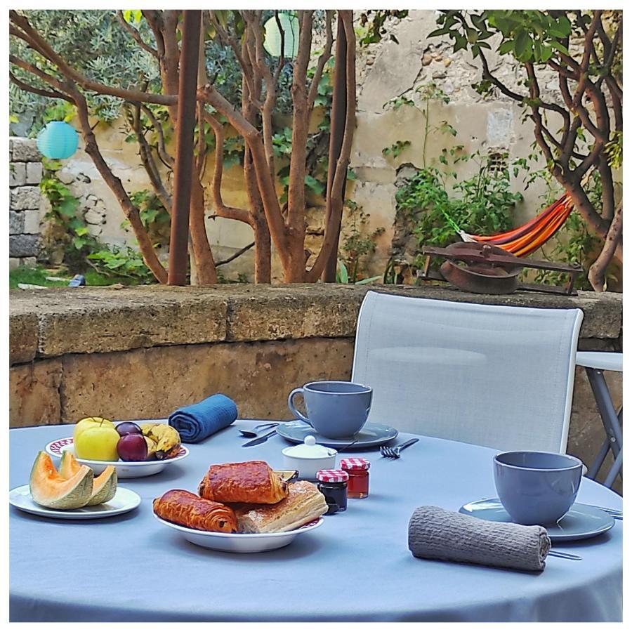 La Vigneronne Des Costieres Bed & Breakfast Vauvert Bagian luar foto