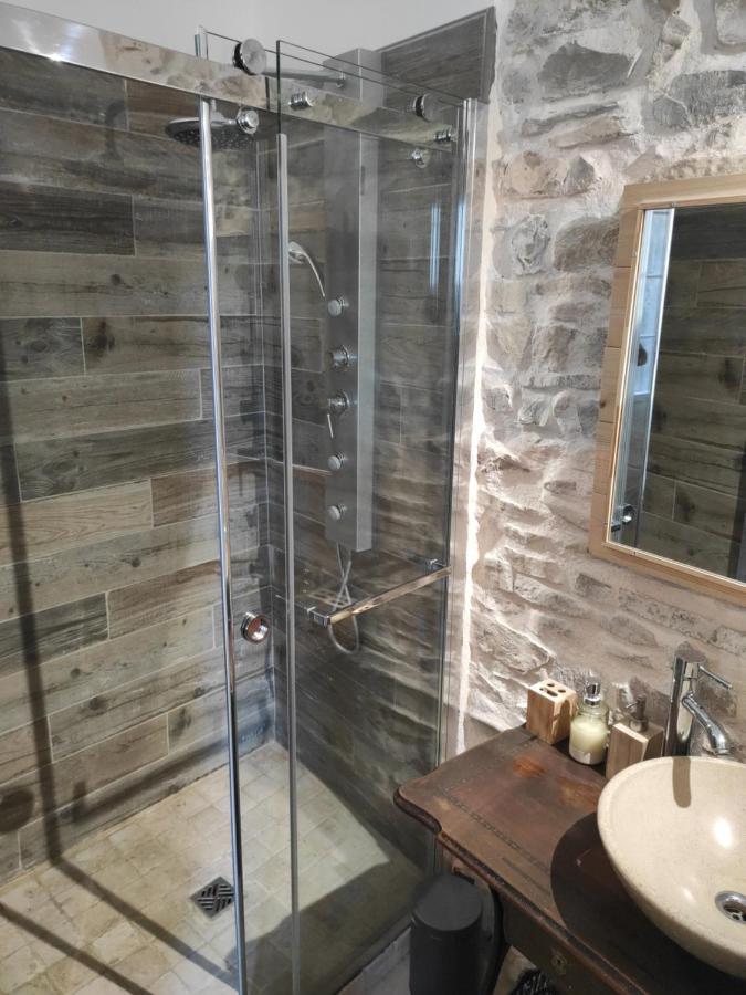 La Vigneronne Des Costieres Bed & Breakfast Vauvert Bagian luar foto